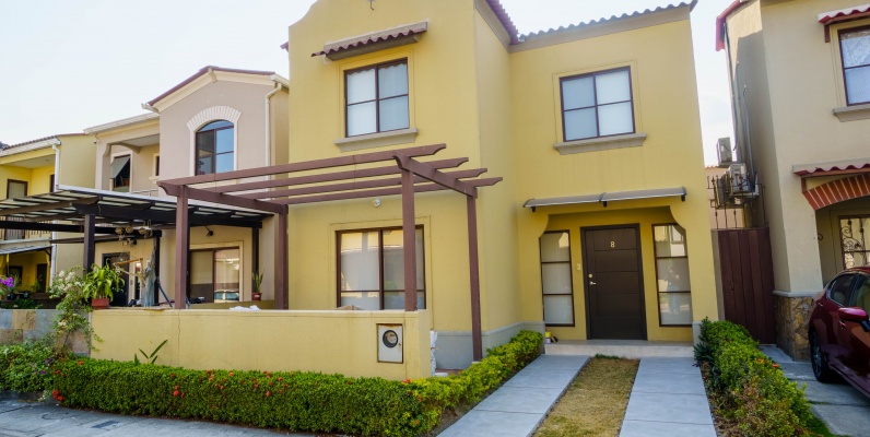 Casa en alquiler ubicada en Urb. La Rioja, La Aurora GeoBienes - Casa en alquiler ubicada en Urb. La Rioja, La Aurora - Plusvalia Guayaquil Casas de venta y alquiler Inmobiliaria Ecuador