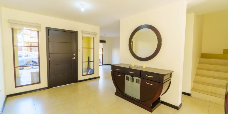 Casa en alquiler ubicada en Urb. La Rioja, La Aurora GeoBienes - Casa en alquiler ubicada en Urb. La Rioja, La Aurora - Plusvalia Guayaquil Casas de venta y alquiler Inmobiliaria Ecuador