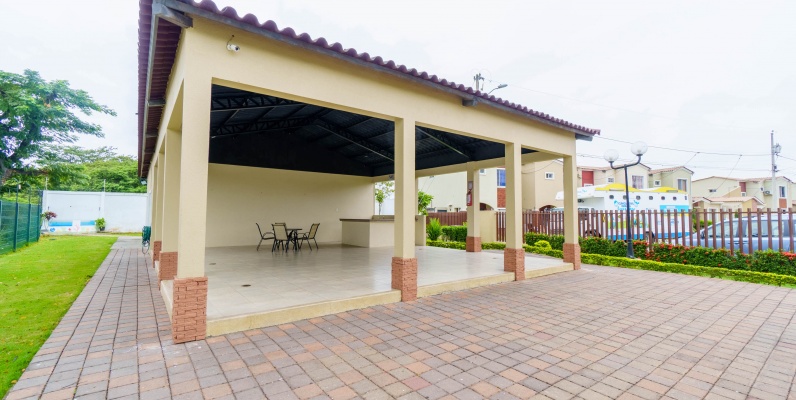 Casa en alquiler ubicada en Urb. Villa Italia, Etapa Génova GeoBienes - Casa en alquiler ubicada en Urb. Villa Italia, Etapa Génova - Plusvalia Guayaquil Casas de venta y alquiler Inmobiliaria Ecuador