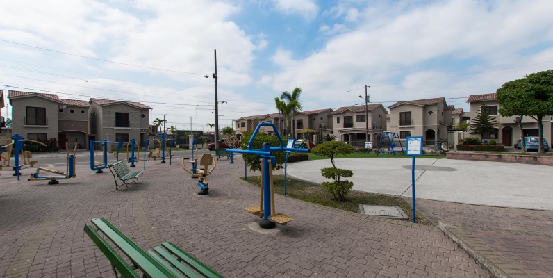 Casa en alquiler ubicada en urbanización Plaza Madeira via Aurora, Samborondón GeoBienes - Casa en alquiler ubicada en Urbanización Plaza Madeira Via Aurora, Samborondón - Plusvalia Guayaquil Casas de venta y alquiler Inmobiliaria Ecuador