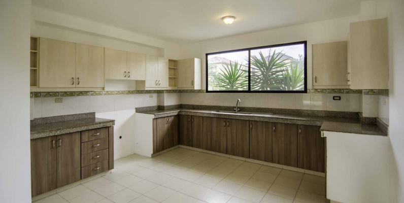 Casa en alquiler Urb. Vía al Sol, Vía a la Costa GeoBienes - Casa en alquiler Urb. Vía al Sol, Vía a la Costa - Plusvalia Guayaquil Casas de venta y alquiler Inmobiliaria Ecuador