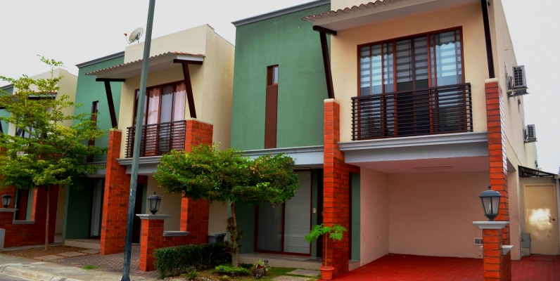 GeoBienes - Casa en Alquiler en urbanización Bali via samborondon  - Plusvalia Guayaquil Casas de venta y alquiler Inmobiliaria Ecuador