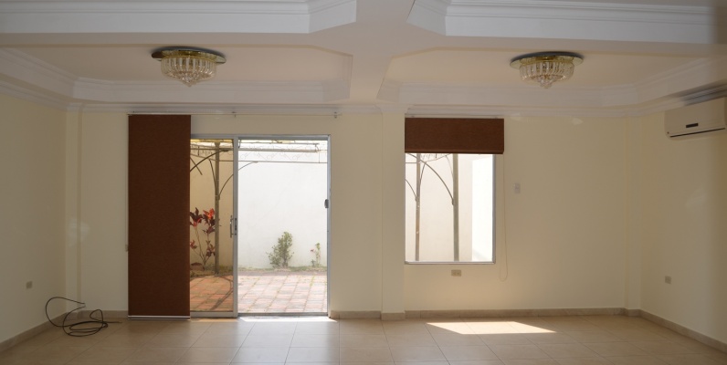 Casa en Alquiler urbanización Cataluña vía Salitre - Samborondon GeoBienes - Casa en Alquiler urbanización Cataluña vía Salitre - Samborondon - Plusvalia Guayaquil Casas de venta y alquiler Inmobiliaria Ecuador