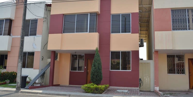 Casa en Alquiler urbanización Cataluña vía Salitre - Samborondon GeoBienes - Casa en Alquiler urbanización Cataluña vía Salitre - Samborondon - Plusvalia Guayaquil Casas de venta y alquiler Inmobiliaria Ecuador