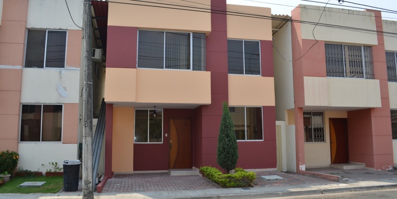 Casa en Alquiler urbanización Cataluña vía Salitre - Samborondon GeoBienes - Casa en Alquiler urbanización Cataluña vía Salitre - Samborondon - Plusvalia Guayaquil Casas de venta y alquiler Inmobiliaria Ecuador