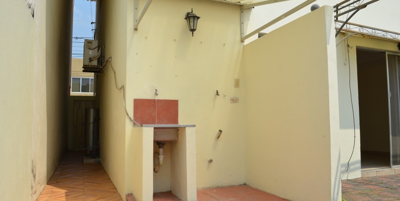 Casa en Alquiler urbanización Cataluña vía Salitre - Samborondon GeoBienes - Casa en Alquiler urbanización Cataluña vía Salitre - Samborondon - Plusvalia Guayaquil Casas de venta y alquiler Inmobiliaria Ecuador
