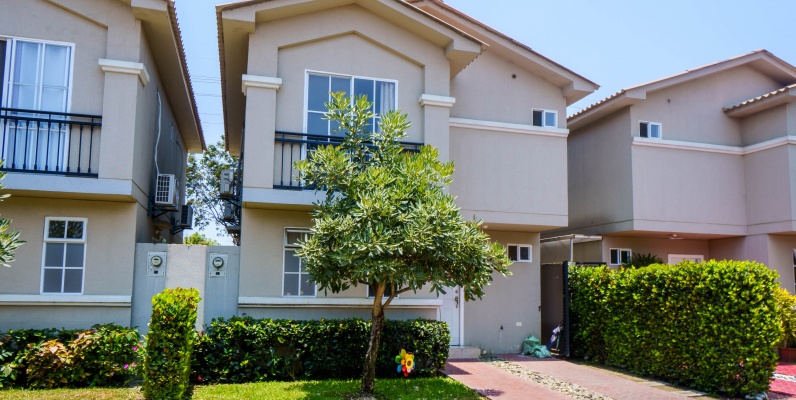 Casa en venta, Casa Laguna, etapa Paradisa, AURORA, Av. Febres Cordero GeoBienes - Casa en venta, Casa Laguna, etapa Paradisa, AURORA, Av. Febres Cordero - Plusvalia Guayaquil Casas de venta y alquiler Inmobiliaria Ecuador
