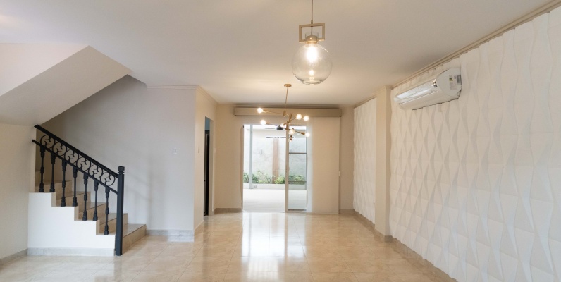 Casa en venta, Casa Laguna, etapa Paradisa, AURORA, Av. Febres Cordero GeoBienes - Casa en venta, Casa Laguna, etapa Paradisa, AURORA, Av. Febres Cordero - Plusvalia Guayaquil Casas de venta y alquiler Inmobiliaria Ecuador