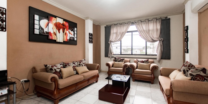 Casa en venta de 3 pisos y 3 departamentos ubicada en Guayacanes. GeoBienes - Casa en venta de 3 pisos y 3 departamentos ubicada en Guayacanes. - Plusvalia Guayaquil Casas de venta y alquiler Inmobiliaria Ecuador