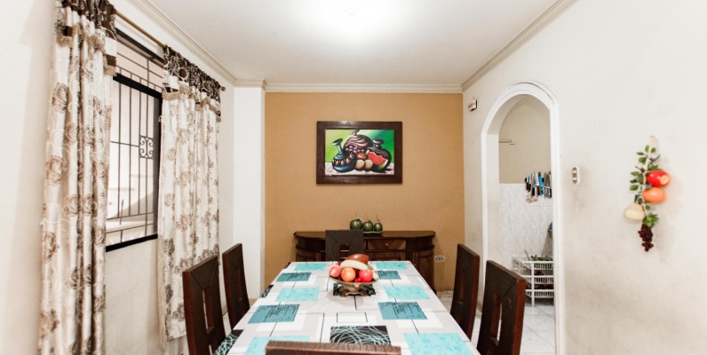 Casa en venta de 3 pisos y 3 departamentos ubicada en Guayacanes. GeoBienes - Casa en venta de 3 pisos y 3 departamentos ubicada en Guayacanes. - Plusvalia Guayaquil Casas de venta y alquiler Inmobiliaria Ecuador
