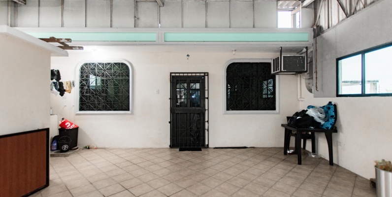 Casa en venta de 3 pisos y 3 departamentos ubicada en Guayacanes. GeoBienes - Casa en venta de 3 pisos y 3 departamentos ubicada en Guayacanes. - Plusvalia Guayaquil Casas de venta y alquiler Inmobiliaria Ecuador