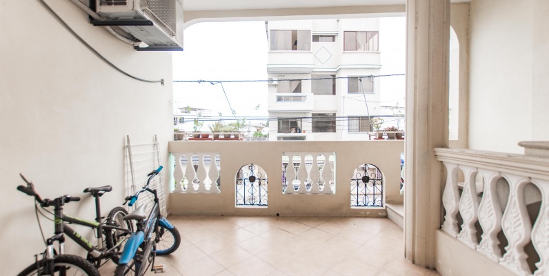 Casa en venta de 3 pisos y 3 departamentos ubicada en Guayacanes. GeoBienes - Casa en venta de 3 pisos y 3 departamentos ubicada en Guayacanes. - Plusvalia Guayaquil Casas de venta y alquiler Inmobiliaria Ecuador