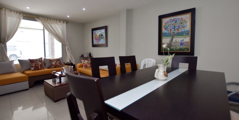 Casa en venta en la Urbanización Castilla, Vía Samorondón GeoBienes - Casa en venta en la Urbanización Castilla, Vía Samorondón - Plusvalia Guayaquil Casas de venta y alquiler Inmobiliaria Ecuador