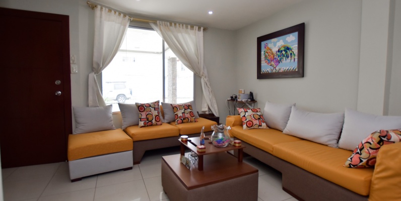 Casa en venta en la Urbanización Castilla, Vía Samorondón GeoBienes - Casa en venta en la Urbanización Castilla, Vía Samorondón - Plusvalia Guayaquil Casas de venta y alquiler Inmobiliaria Ecuador