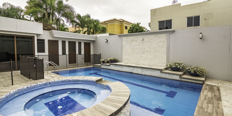 GeoBienes - Casa en venta en la Urbanización Terrasol, Vía a Samborondón  - Plusvalia Guayaquil Casas de venta y alquiler Inmobiliaria Ecuador