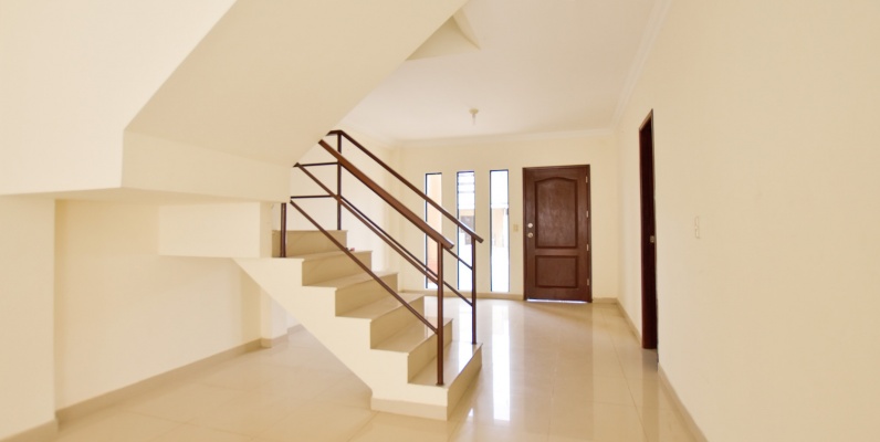 Casa en venta en la Urbanización Villa Club, Vía a Daule GeoBienes - Casa en venta en la Urbanización Villa Club, Vía a Daule - Plusvalia Guayaquil Casas de venta y alquiler Inmobiliaria Ecuador