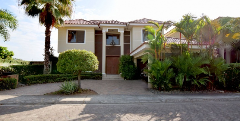 Casa en venta en Laguna del Sol, Vía Samborondón GeoBienes - Casa en venta en Laguna del Sol, Vía Samborondón - Plusvalia Guayaquil Casas de venta y alquiler Inmobiliaria Ecuador