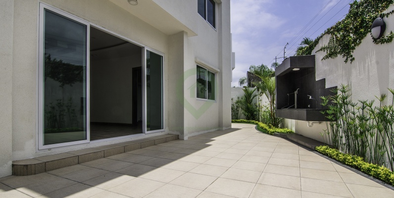 GeoBienes - Casa en venta Villa 5 en Mocolí Gardens en Vía a Samborondón - Plusvalia Guayaquil Casas de venta y alquiler Inmobiliaria Ecuador