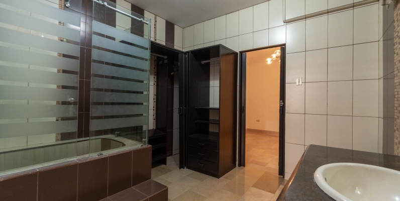 Casa en venta en Ubranización Goleta Alcance, Guayaquil GeoBienes - Casa en venta en Ubranización Goleta Alcance, Guayaquil - Plusvalia Guayaquil Casas de venta y alquiler Inmobiliaria Ecuador