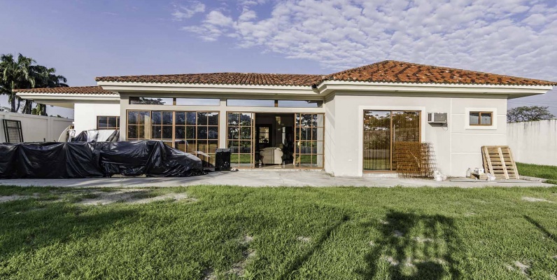 Casa en venta en Urb. El Cortijo vía a Samborondón GeoBienes - Casa en venta en Urb. El Cortijo vía a Samborondón - Plusvalia Guayaquil Casas de venta y alquiler Inmobiliaria Ecuador