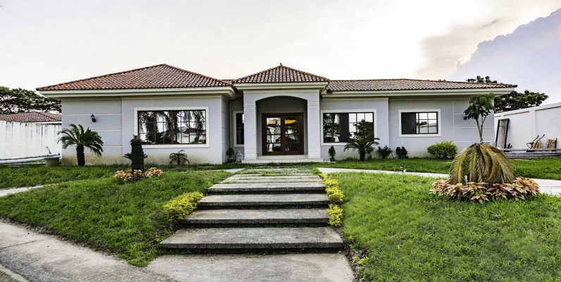 GeoBienes - Casa en venta en Urb. El Cortijo vía a Samborondón - Plusvalia Guayaquil Casas de venta y alquiler Inmobiliaria Ecuador