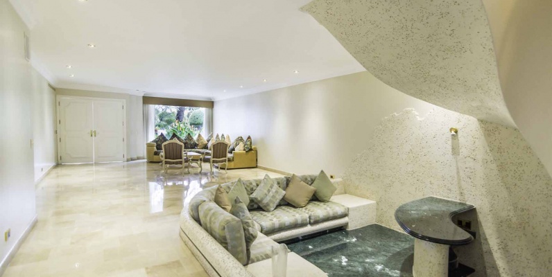 Casa en Venta en Urb. Río Grande, Vía a Samborondón GeoBienes - Casa en Venta en Urb. Río Grande, Vía a Samborondón - Plusvalia Guayaquil Casas de venta y alquiler Inmobiliaria Ecuador