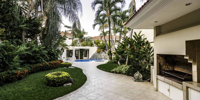 Casa en Venta en Urb. Río Grande, Vía a Samborondón GeoBienes - Casa en Venta en Urb. Río Grande, Vía a Samborondón - Plusvalia Guayaquil Casas de venta y alquiler Inmobiliaria Ecuador
