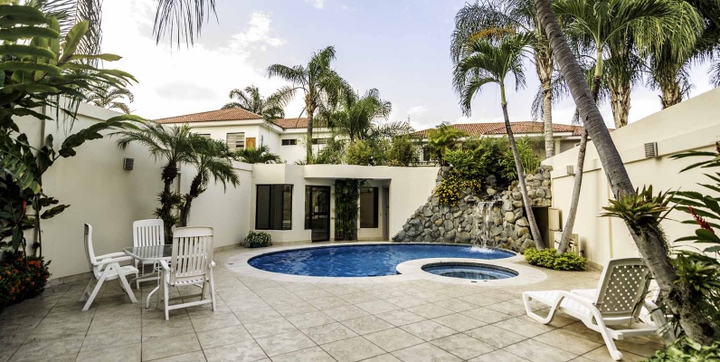 Casa en Venta en Urb. Río Grande, Vía a Samborondón GeoBienes - Casa en Venta en Urb. Río Grande, Vía a Samborondón - Plusvalia Guayaquil Casas de venta y alquiler Inmobiliaria Ecuador