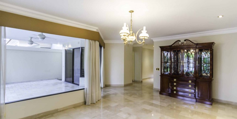 Casa en Venta en Urb. Río Grande, Vía a Samborondón GeoBienes - Casa en Venta en Urb. Río Grande, Vía a Samborondón - Plusvalia Guayaquil Casas de venta y alquiler Inmobiliaria Ecuador
