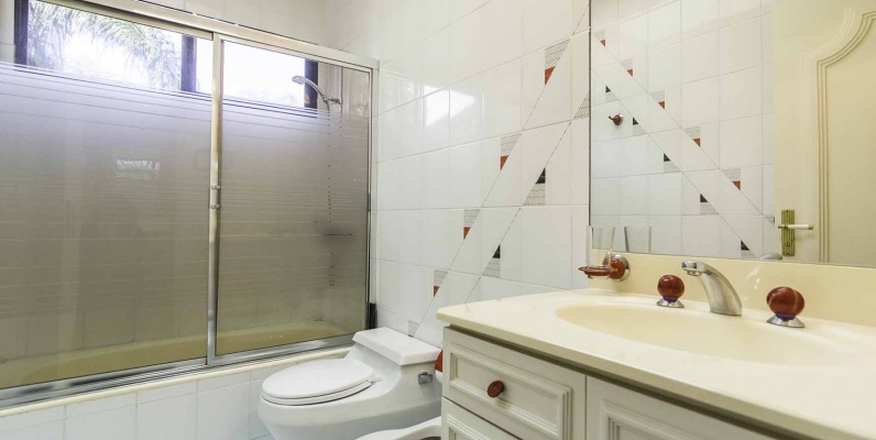 Casa en Venta en Urb. Río Grande, Vía a Samborondón GeoBienes - Casa en Venta en Urb. Río Grande, Vía a Samborondón - Plusvalia Guayaquil Casas de venta y alquiler Inmobiliaria Ecuador