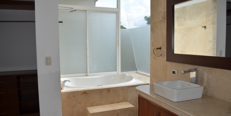 Casa en venta en urbanización Bellavista sector centro sur GeoBienes - Casa en venta en urbanización Bellavista sector centro sur - Plusvalia Guayaquil Casas de venta y alquiler Inmobiliaria Ecuador