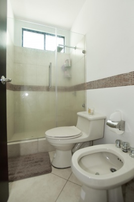 Casa en venta en urbanización Bouganville GeoBienes - Casa en venta en urbanización Bouganville - Plusvalia Guayaquil Casas de venta y alquiler Inmobiliaria Ecuador