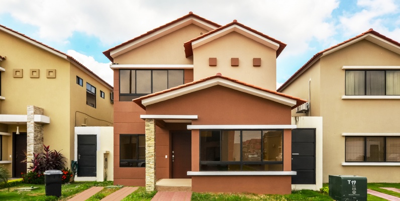 GeoBienes - Casa en venta en Urbanización Ciudad Celeste sector Vía Samborondón - Plusvalia Guayaquil Casas de venta y alquiler Inmobiliaria Ecuador