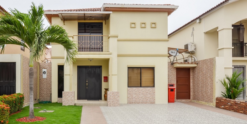 Casa en venta en urbanización Ciudad Celeste sector Vía Samborondón GeoBienes - Casa en venta en urbanización Ciudad Celeste sector Vía Samborondón - Plusvalia Guayaquil Casas de venta y alquiler Inmobiliaria Ecuador