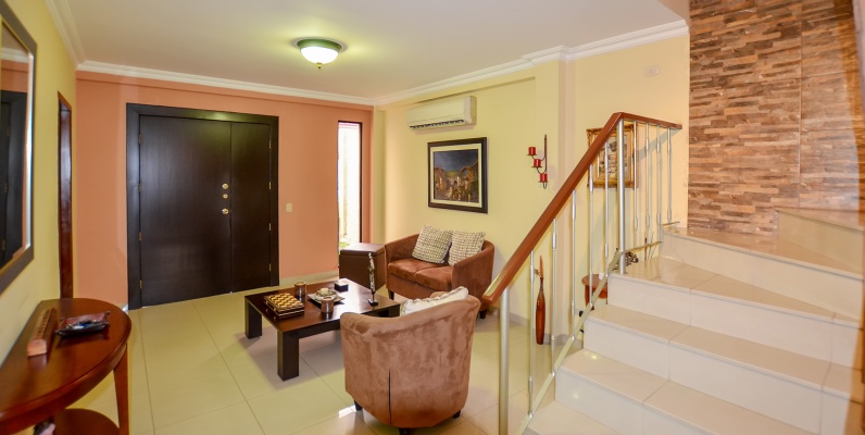 Casa en venta en urbanización Ciudad Celeste sector Vía Samborondón GeoBienes - Casa en venta en urbanización Ciudad Celeste sector Vía Samborondón - Plusvalia Guayaquil Casas de venta y alquiler Inmobiliaria Ecuador