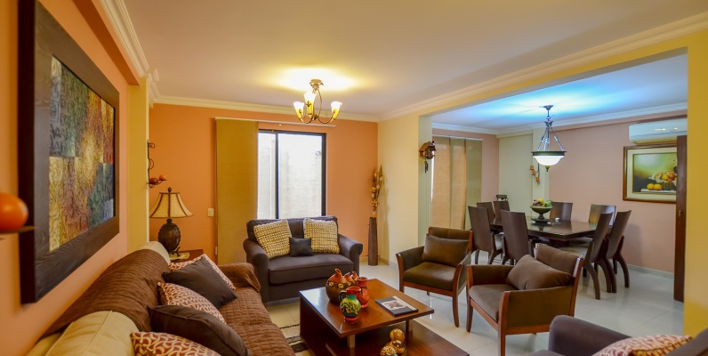 Casa en venta en urbanización Ciudad Celeste sector Vía Samborondón GeoBienes - Casa en venta en urbanización Ciudad Celeste sector Vía Samborondón - Plusvalia Guayaquil Casas de venta y alquiler Inmobiliaria Ecuador