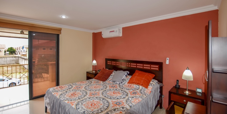 Casa en venta en urbanización Ciudad Celeste sector Vía Samborondón GeoBienes - Casa en venta en urbanización Ciudad Celeste sector Vía Samborondón - Plusvalia Guayaquil Casas de venta y alquiler Inmobiliaria Ecuador