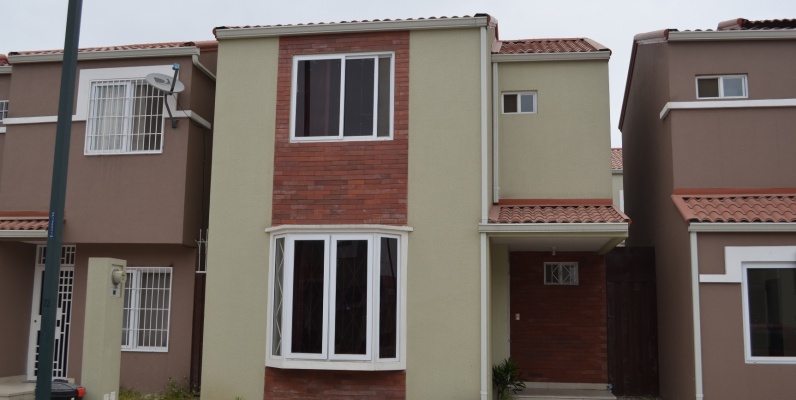 GeoBienes - Casa en venta en urbanización La Perla Av Terminal Terrestre Pascuales    - Plusvalia Guayaquil Casas de venta y alquiler Inmobiliaria Ecuador