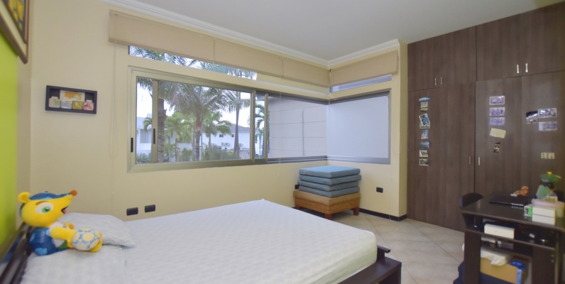 Casa en venta en urbanización Laguna del Sol, Samborondón GeoBienes - Casa en venta en urbanización Laguna del Sol, Samborondón - Plusvalia Guayaquil Casas de venta y alquiler Inmobiliaria Ecuador
