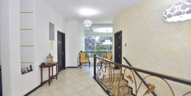 Casa en venta en urbanización Laguna del Sol, Samborondón GeoBienes - Casa en venta en urbanización Laguna del Sol, Samborondón - Plusvalia Guayaquil Casas de venta y alquiler Inmobiliaria Ecuador