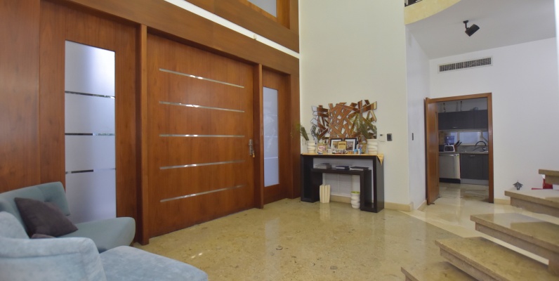 Casa en venta en urbanización Laguna del Sol, Samborondón GeoBienes - Casa en venta en urbanización Laguna del Sol, Samborondón - Plusvalia Guayaquil Casas de venta y alquiler Inmobiliaria Ecuador