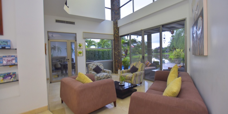 Casa en venta en urbanización Laguna del Sol, Samborondón GeoBienes - Casa en venta en urbanización Laguna del Sol, Samborondón - Plusvalia Guayaquil Casas de venta y alquiler Inmobiliaria Ecuador
