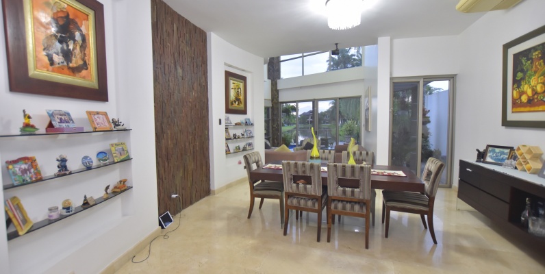 Casa en venta en urbanización Laguna del Sol, Samborondón GeoBienes - Casa en venta en urbanización Laguna del Sol, Samborondón - Plusvalia Guayaquil Casas de venta y alquiler Inmobiliaria Ecuador