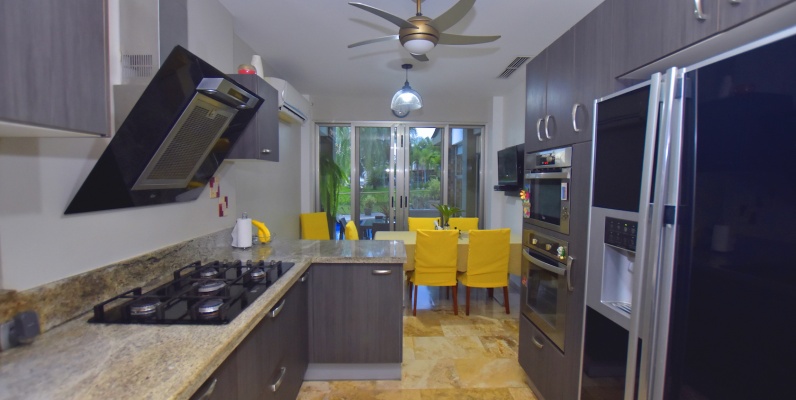 Casa en venta en urbanización Laguna del Sol, Samborondón GeoBienes - Casa en venta en urbanización Laguna del Sol, Samborondón - Plusvalia Guayaquil Casas de venta y alquiler Inmobiliaria Ecuador
