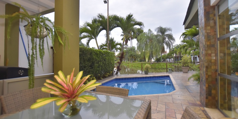 Casa en venta en urbanización Laguna del Sol, Samborondón GeoBienes - Casa en venta en urbanización Laguna del Sol, Samborondón - Plusvalia Guayaquil Casas de venta y alquiler Inmobiliaria Ecuador