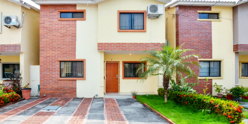 Casa en venta en Urbanización Milán sector Vía Salitre - Samborondón GeoBienes - Casa en venta en Urbanización Milán sector Vía Salitre - Samborondón - Plusvalia Guayaquil Casas de venta y alquiler Inmobiliaria Ecuador