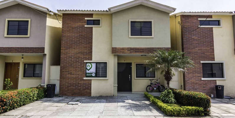 GeoBienes - Casa en venta en Urbanización Milann vía a Samborondón - Plusvalia Guayaquil Casas de venta y alquiler Inmobiliaria Ecuador