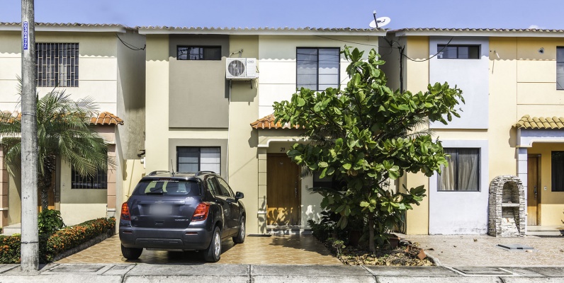 GeoBienes - Casa en venta en Urbanización Milann vía a Samborondón - Plusvalia Guayaquil Casas de venta y alquiler Inmobiliaria Ecuador GeoBienes - Casa en venta en Urbanización Milann vía a Samborondón - Plusvalia Guayaquil Casas de venta y alquiler Inmobiliaria Ecuador