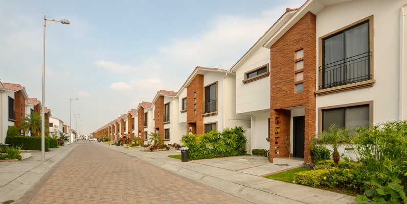 Casa en venta en urbanización Napoli sector vía a Samborondón GeoBienes - Casa en venta en urbanización Napoli vía a Samborondón - Plusvalia Guayaquil Casas de venta y alquiler Inmobiliaria Ecuador