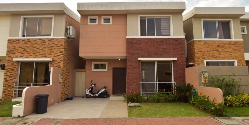 Casa en venta en urbanización San Sebastián GeoBienes - Casa en venta en urbanización San Sebastián - Plusvalia Guayaquil Casas de venta y alquiler Inmobiliaria Ecuador